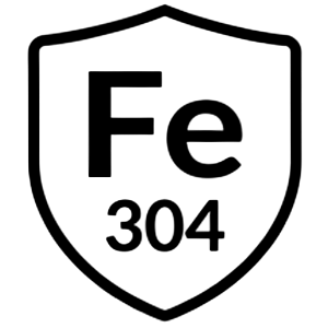 Ein schwarz umrandetes Schild enthält das chemische Symbol Fe über der Zahl 304 auf weißem Hintergrund und steht für die Edelstahlsorte 304, die hauptsächlich Eisen (Fe) enthält.