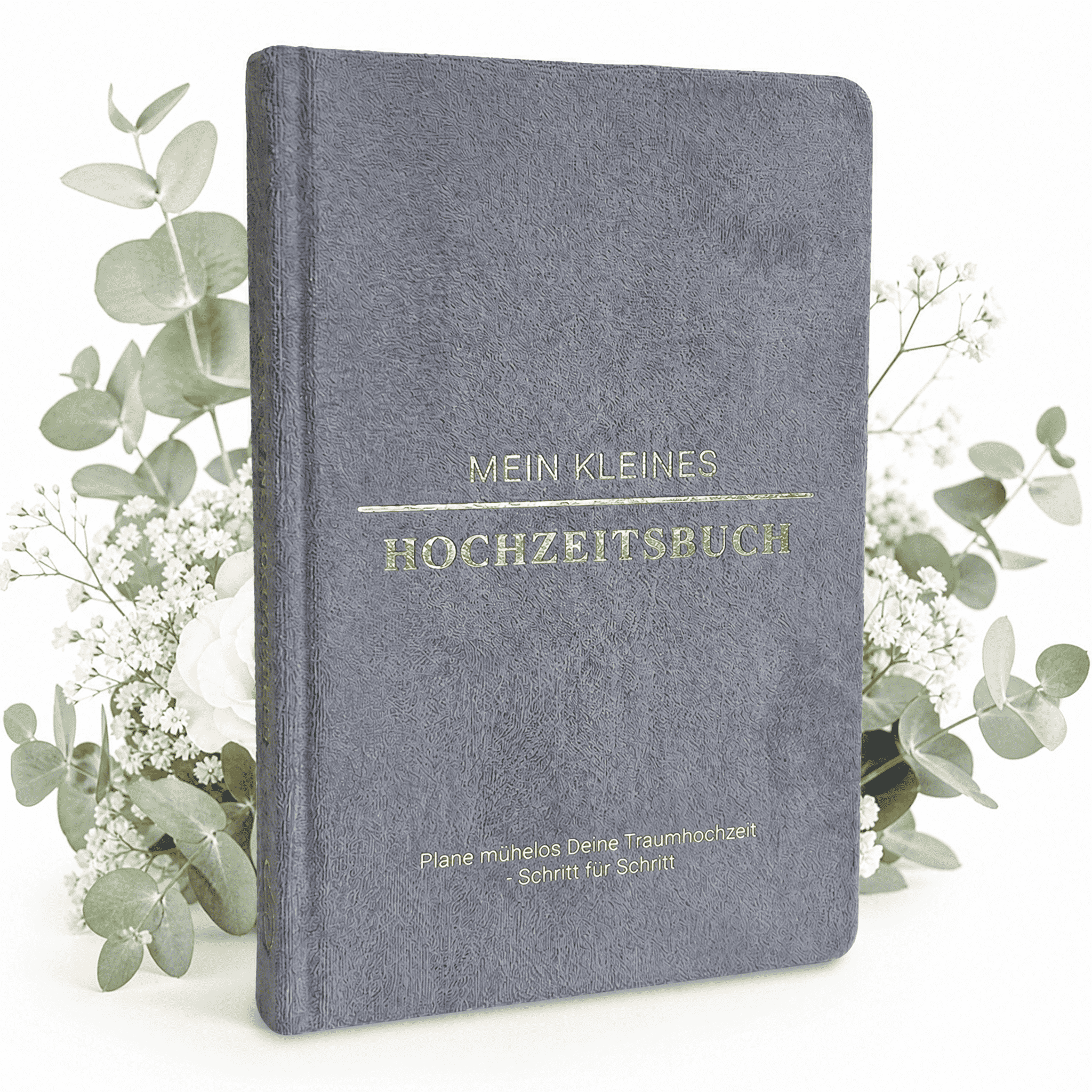 Das "Mein kleines Hochzeitsbuch - Eleganter Nebel" von Mein kleines Hochzeitsbüro mit goldener Schrift steht zwischen weißen Blumen auf weißem Hintergrund - der perfekte Start für eure Hochzeitsplanung.