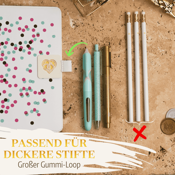 Der weiße Planer zeigt den "Stiftehalter - Schlaufe Extragroß" von Mein kleines Hochzeitsbüro, der dicke Stifte (✔️), aber keine dünnen Stifte (❌) hält. Deutscher Text: PASSEND FÜR DICKERE STIFTE Großer Gummi-Loop - idealer Stiftehalter für deinen Hochzeitsplaner.
