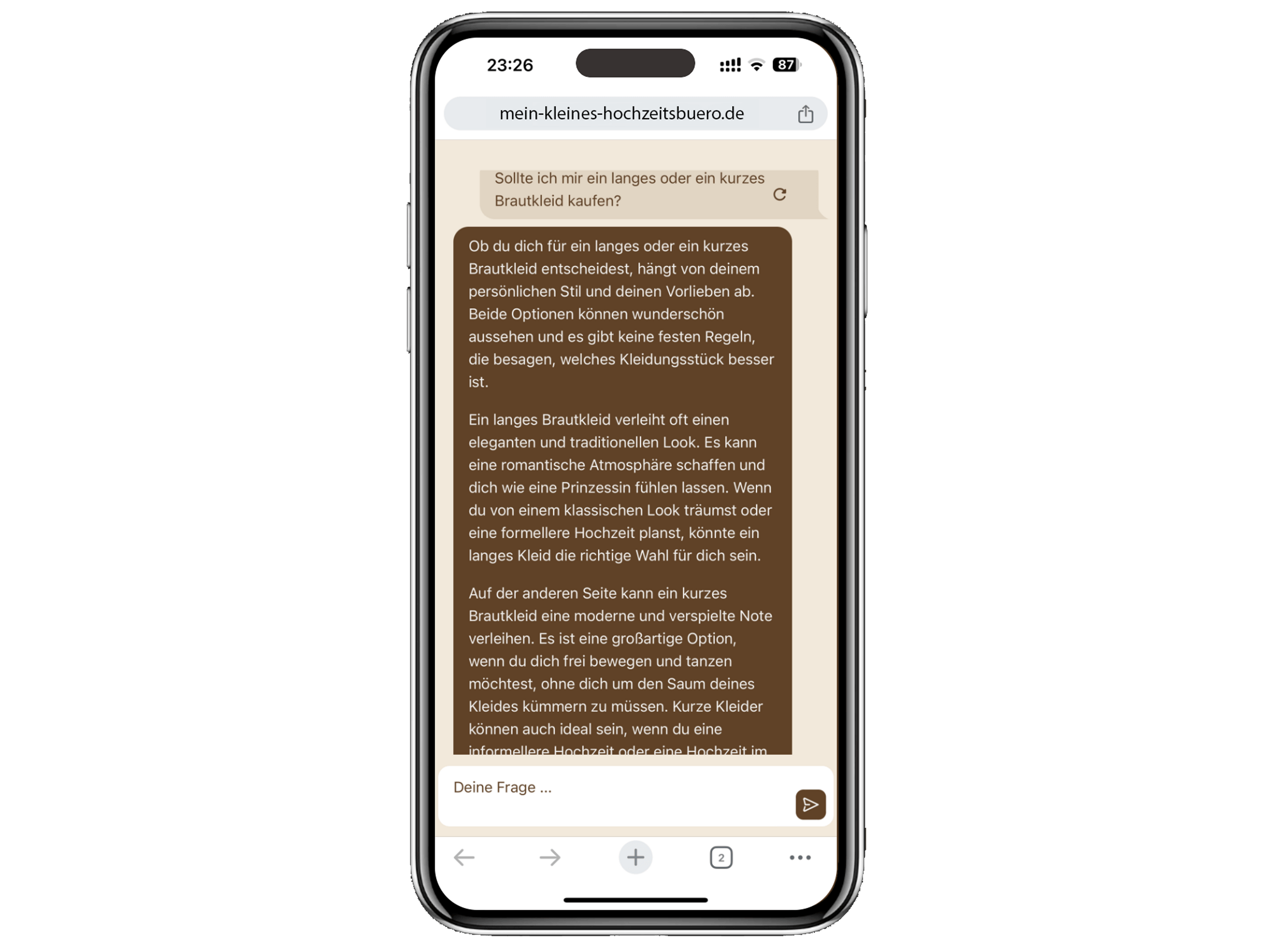 Ein Smartphone-Bildschirm zeigt eine deutsche Website über Brautkleider mit einem ausführlichen Text, in dem erörtert wird, ob ein langes oder kurzes Brautkleid für eine Hochzeit gewählt werden sollte. Die Schnittstelle ist sauber mit braunen und weißen Tönen.